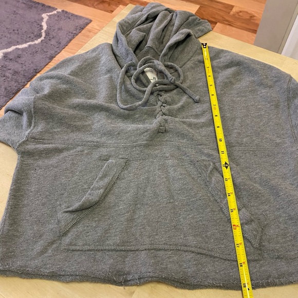 Holister cropped size XS grey hoodie {110} - Picture 7 of 8